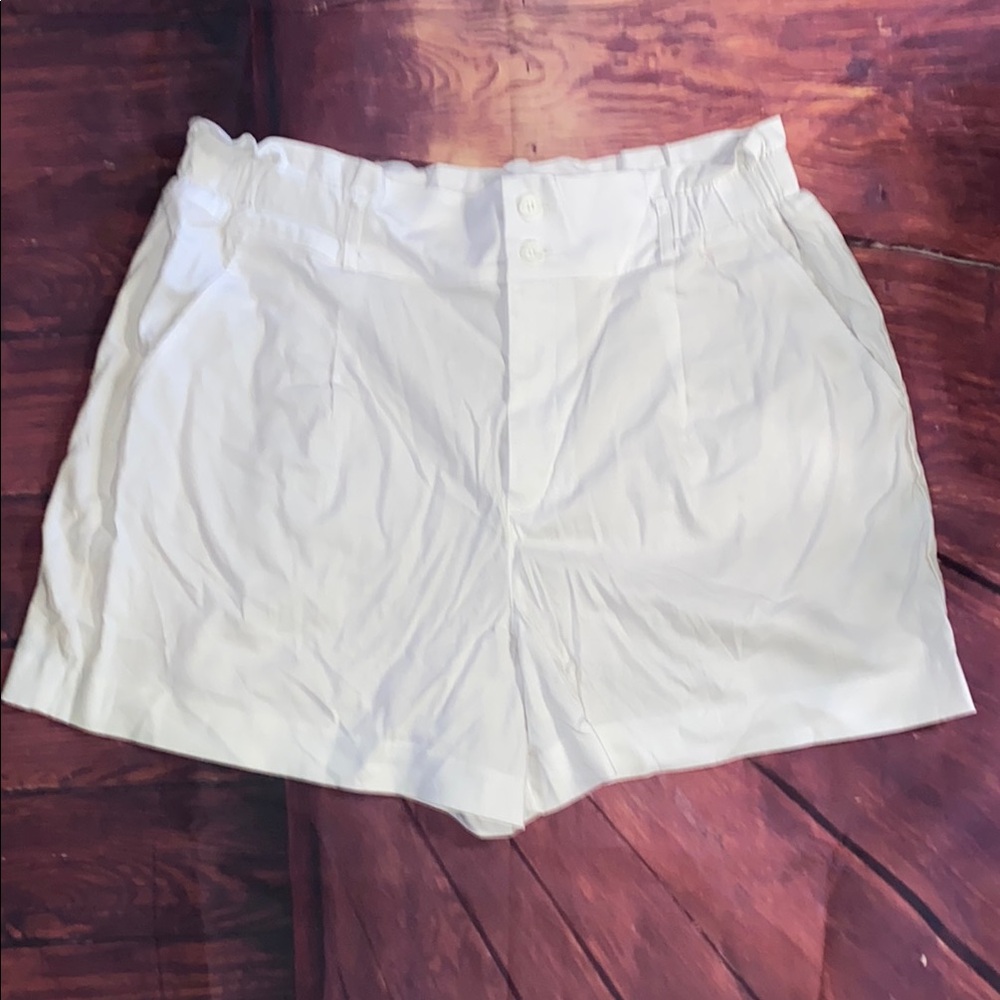 Simply Vera Vera Wang Off White Shorts